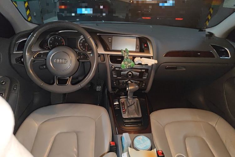 Used Audi A4L 2013 35 TFSI Automatic Standard Model Center Console