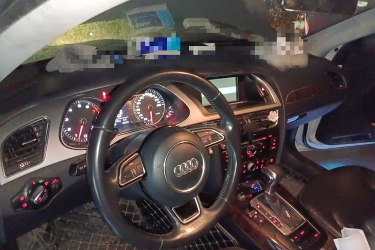 Used Audi A4L 2013 35 TFSI Automatic Standard Model Center Console