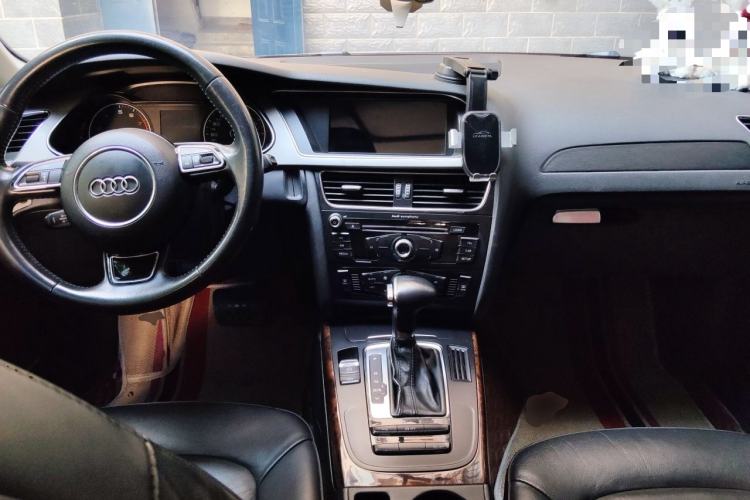 Used Audi A4L 2013 35 TFSI Automatic Standard Model Center Console
