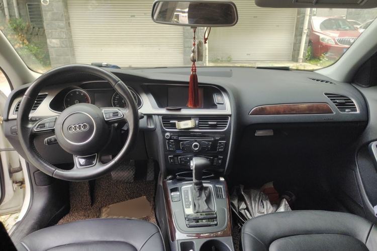 Used Audi A4L 2013 35 TFSI Automatic Comfort Model Center Console