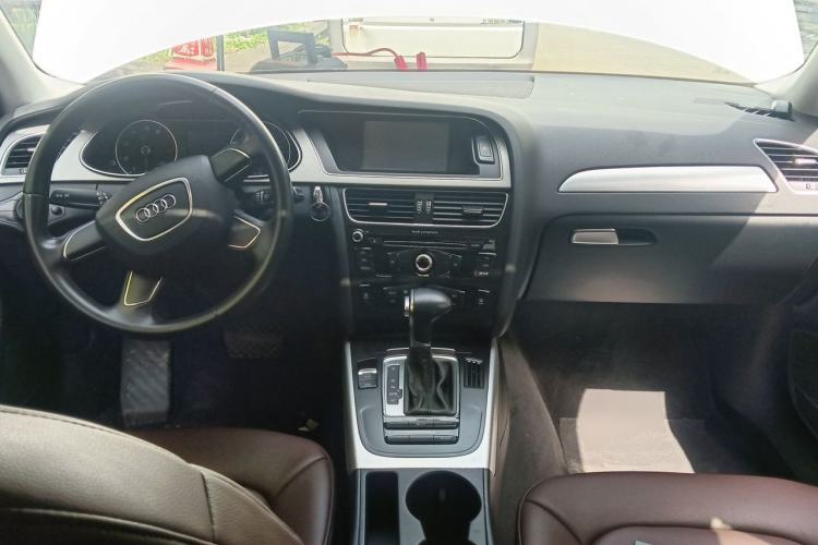 Used Audi A4L 2013 30 TFSI Automatic Comfort Model Center Console