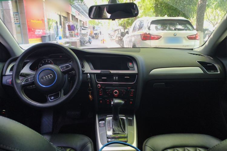 Used Audi A4L 2013 35 TFSI Automatic Standard Model Center Console