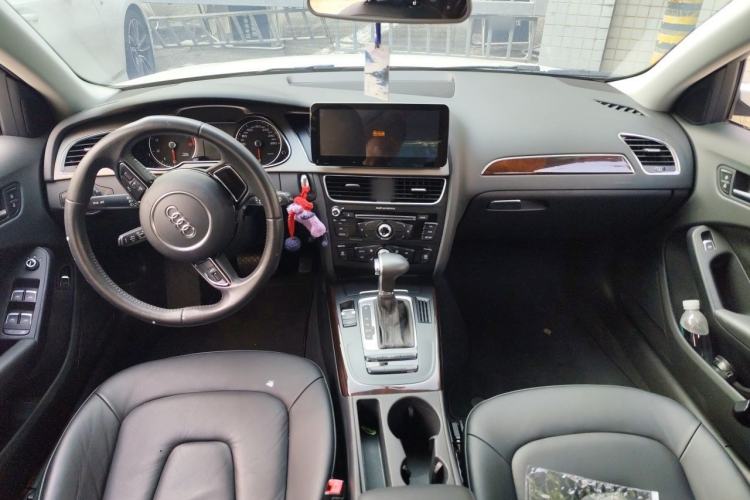 Used Audi A4L 2013 35 TFSI Automatic Comfort Model Center Console