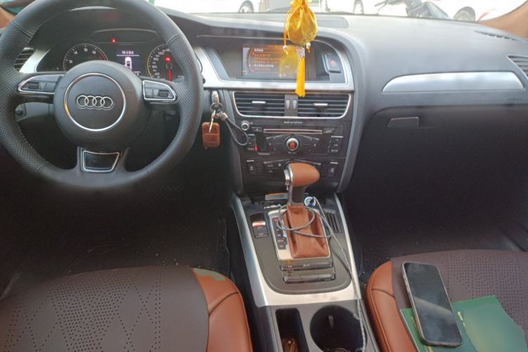 Used Audi A4L 2013 35 TFSI Automatic Standard Model Center Console