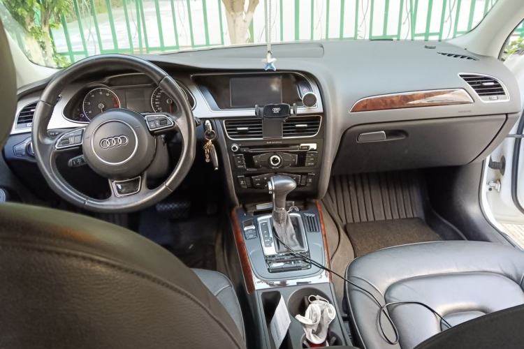 Used Audi A4L 2013 35 TFSI Automatic Standard Model Center Console