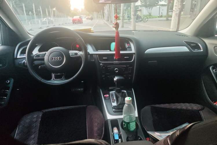 Used Audi A4L 2013 35 TFSI Automatic Standard Model Center Console