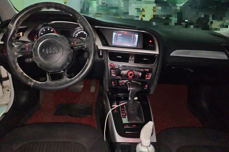 Used Audi A4L 2013 35 TFSI Automatic Comfort Model Center Console