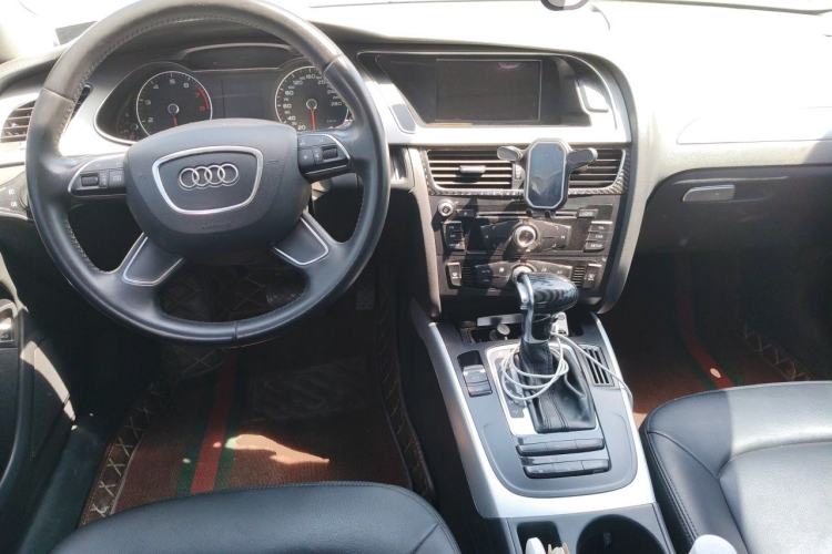 Used Audi A4L 2013 30 TFSI Automatic Comfort Model Center Console