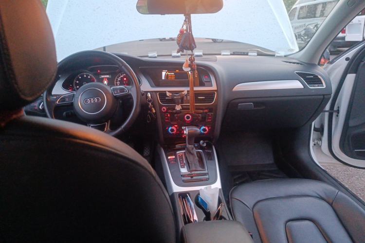 Used Audi A4L 2013 35 TFSI Automatic Comfort Model Center Console