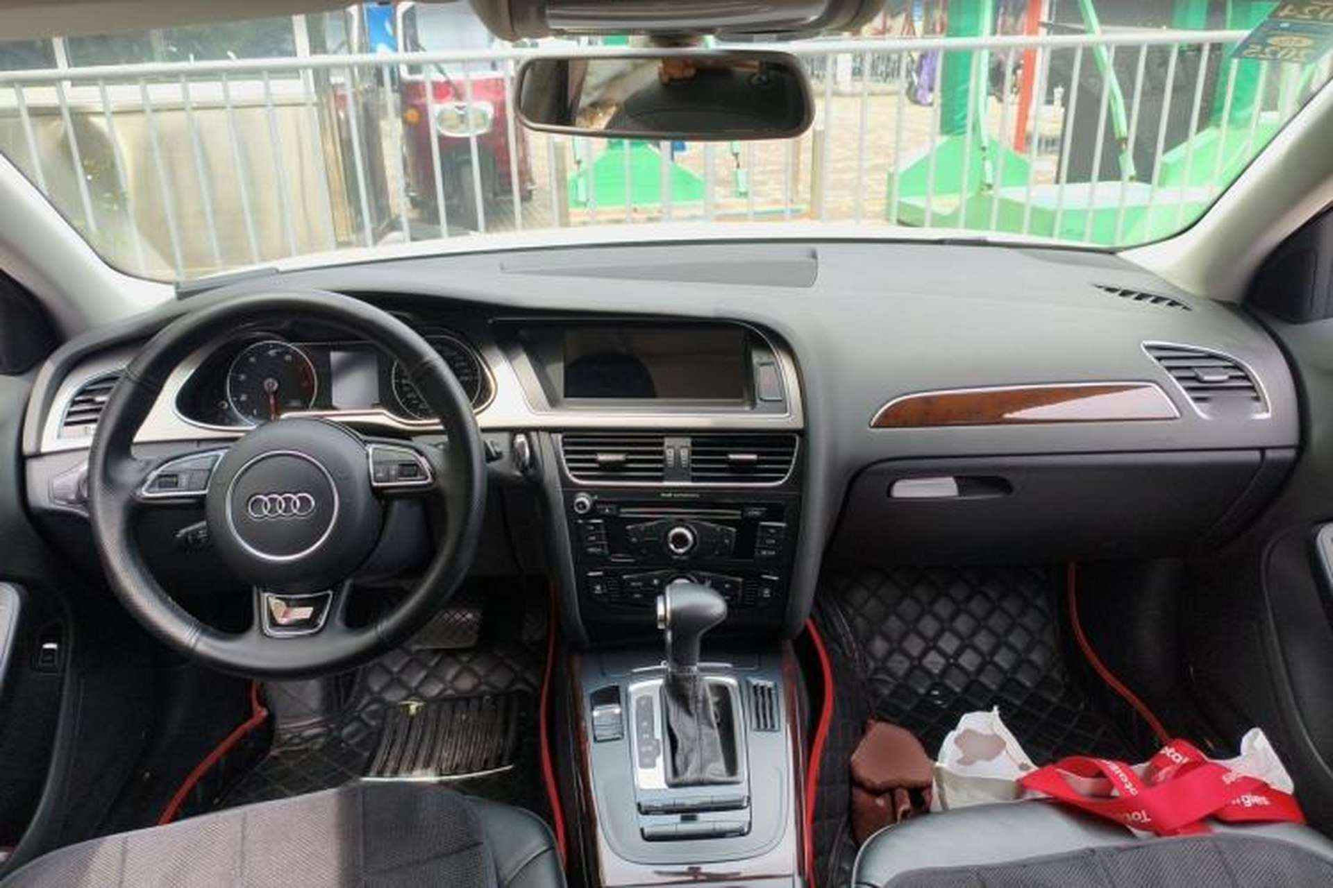 Used Audi A4L 2013 35 TFSI Automatic Comfort Model Center Console