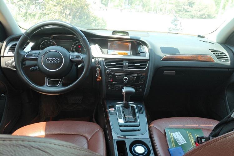 Used Audi A4L 2013 35 TFSI Automatic Standard Model Center Console