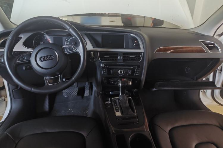 Used Audi A4L 2013 35 TFSI Automatic Comfort Model Center Console