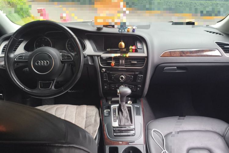 Used Audi A4L 2013 35 TFSI Automatic Comfort Model Center Console