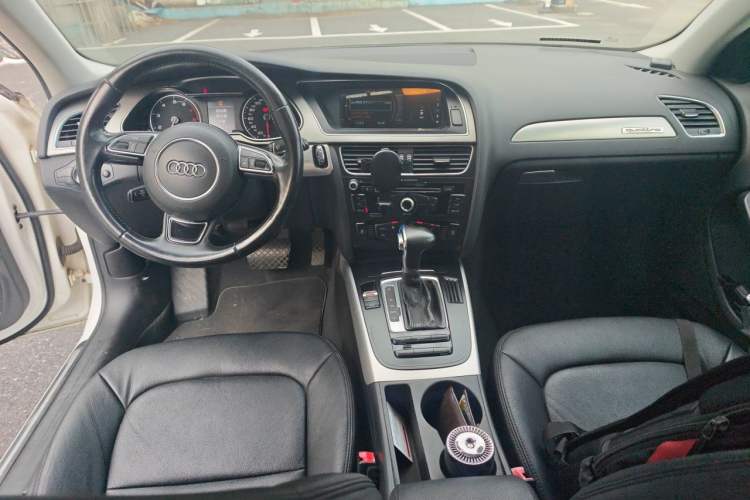 Used Audi A4L 2013 35 TFSI Automatic Standard Model Center Console