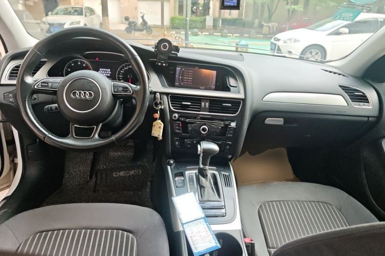 Used Audi A4L 2013 35 TFSI Automatic Standard Model Center Console