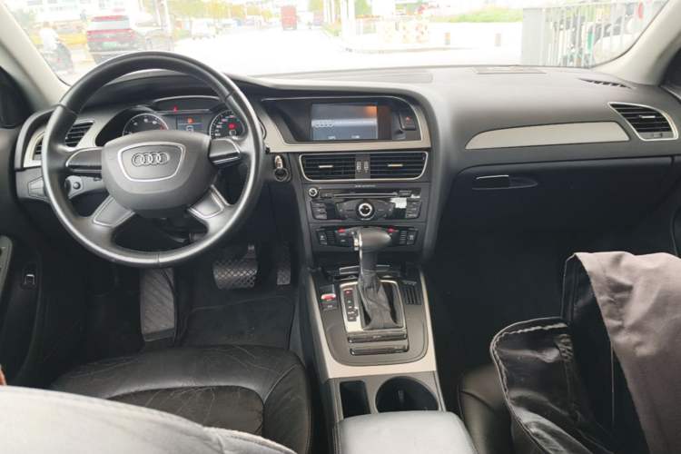 Used Audi A4L 2013 30 TFSI Automatic Comfort Model Center Console