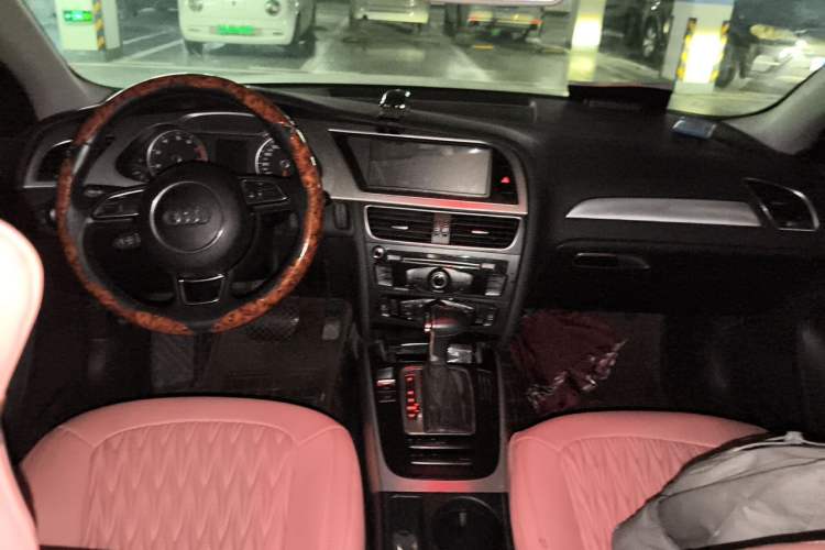 Used Audi A4L 2013 35 TFSI Automatic Standard Model Center Console