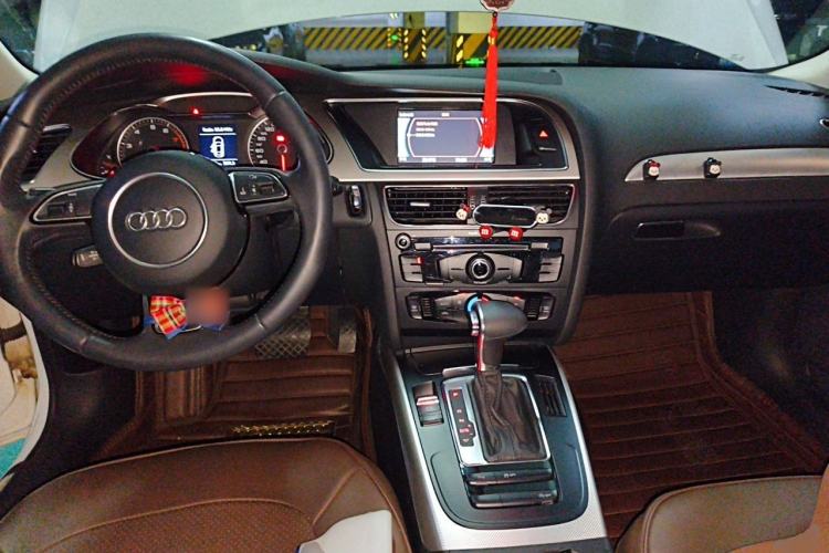 Used Audi A4L 2013 35 TFSI Automatic Standard Model Center Console
