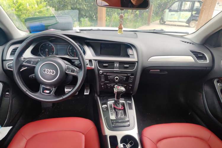 Used Audi A4L 2013 35 TFSI Automatic Standard Model Center Console