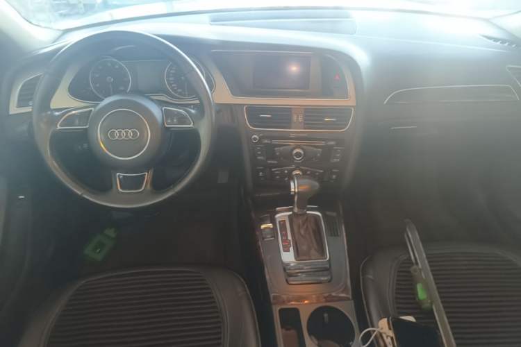 Used Audi A4L 2013 35 TFSI Automatic Comfort Model Center Console