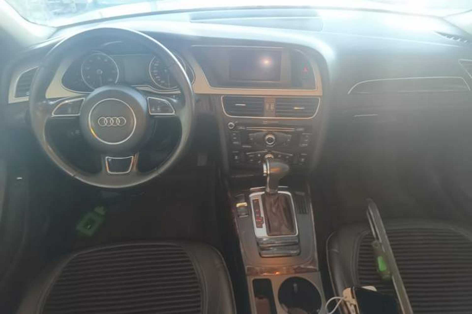 Used Audi A4L 2013 35 TFSI Automatic Comfort Model Center Console