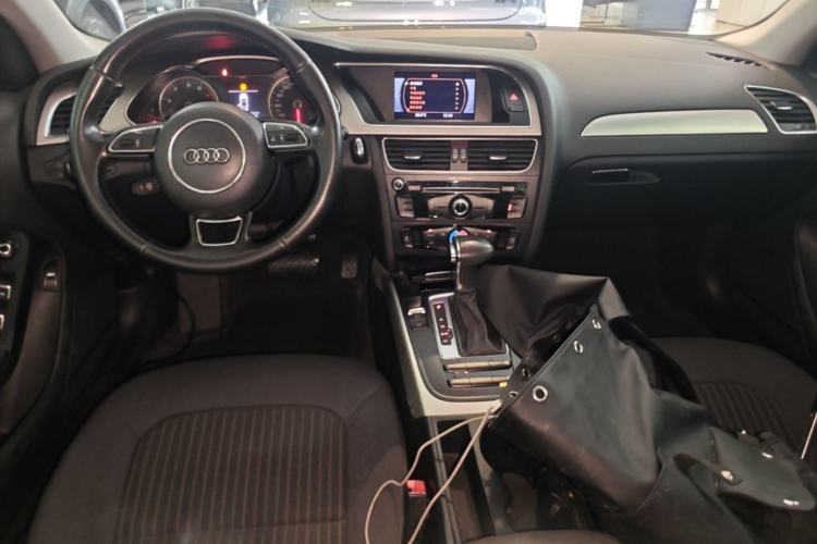 Used Audi A4L 2013 35 TFSI Automatic Standard Model Center Console