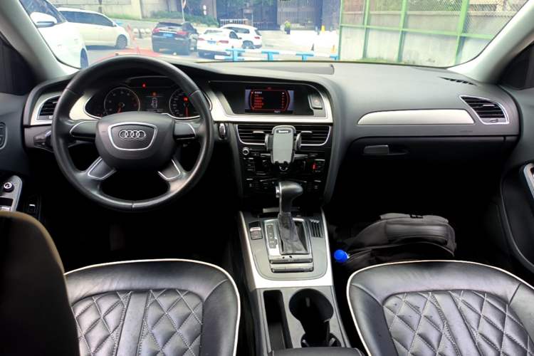 Used Audi A4L 2013 30 TFSI Automatic Comfort Model Center Console