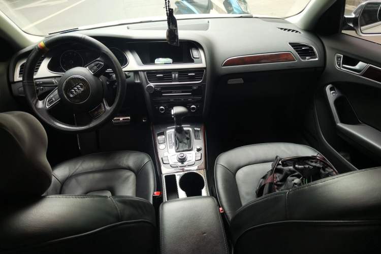 Used Audi A4L 2013 35 TFSI Automatic Technology Edition Center Console