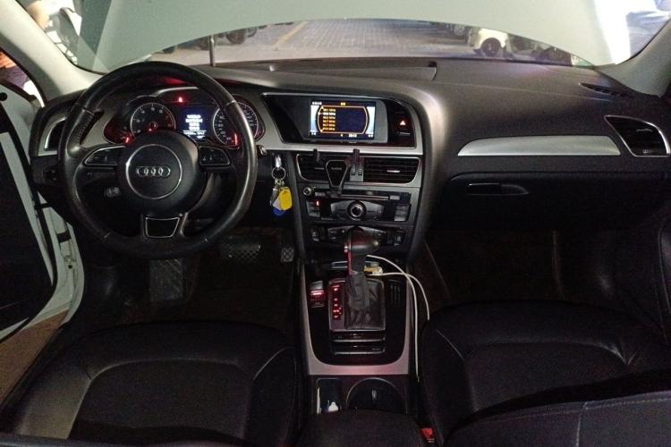 Used Audi A4L 2013 35 TFSI Automatic Standard Model Center Console