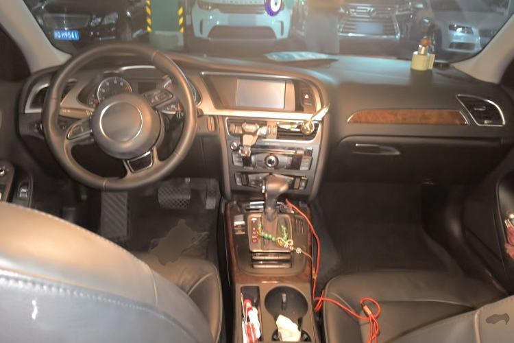 Used Audi A4L 2013 35 TFSI Automatic Comfort Model Center Console