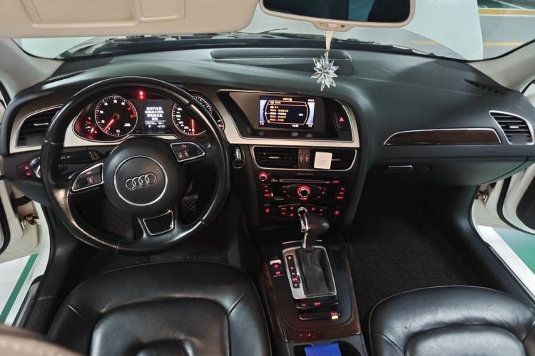 Used Audi A4L 2013 35 TFSI Automatic Comfort Model Center Console