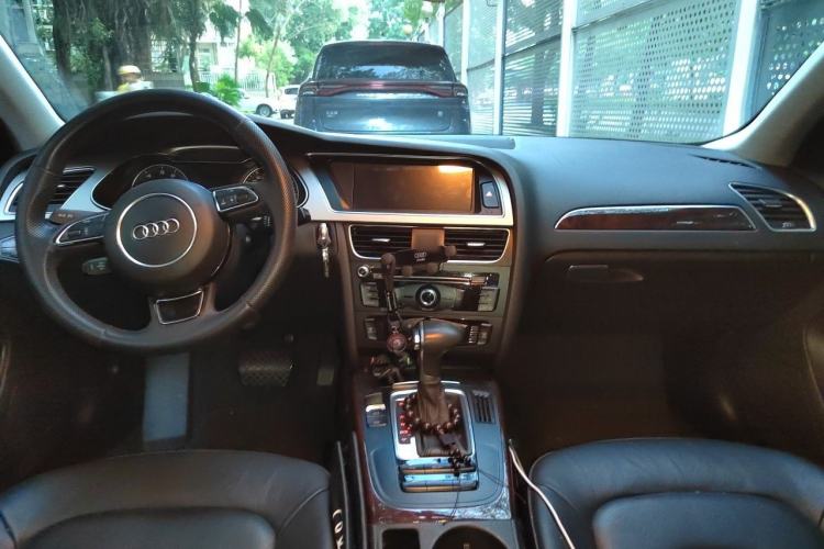 Used Audi A4L 2013 35 TFSI Automatic Comfort Model Center Console