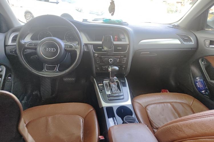 Used Audi A4L 2013 35 TFSI Automatic Standard Model Center Console