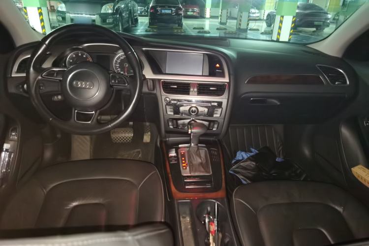 Used Audi A4L 2013 35 TFSI Automatic Comfort Model Center Console