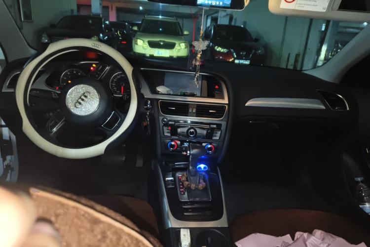 Used Audi A4L 2013 35 TFSI Automatic Standard Model Center Console