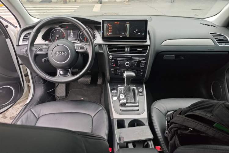 Used Audi A4L 2013 35 TFSI Automatic Standard Model Center Console