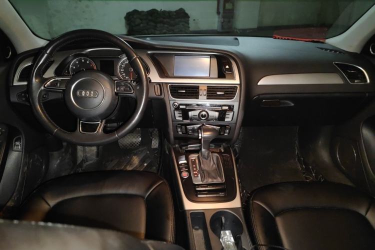 Used Audi A4L 2013 35 TFSI Automatic Standard Model Center Console