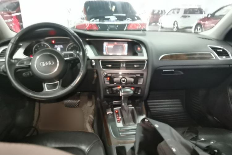 Used Audi A4L 2013 35 TFSI Automatic Comfort Model Center Console