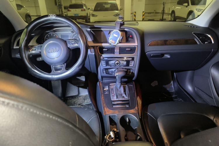 Used Audi A4L 2013 35 TFSI Automatic Comfort Model Center Console
