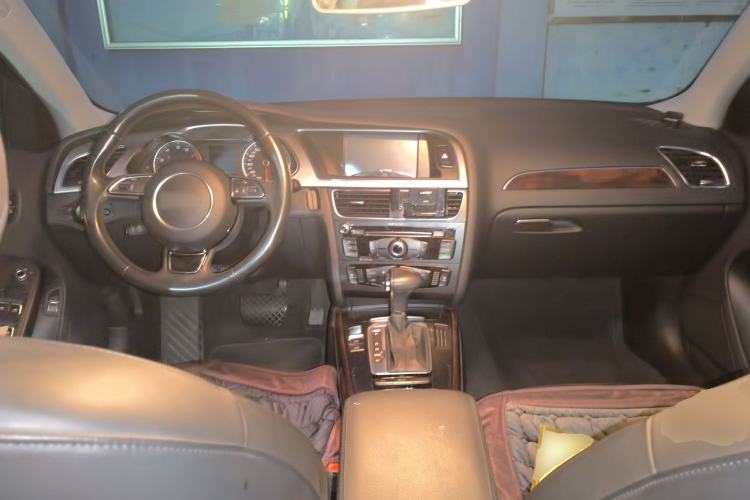 Used Audi A4L 2013 35 TFSI Automatic Comfort Model Center Console