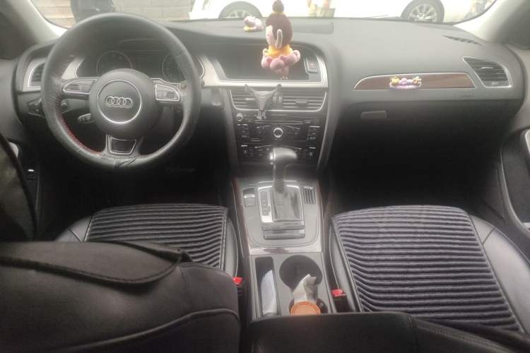 Used Audi A4L 2013 35 TFSI Automatic Standard Model Center Console