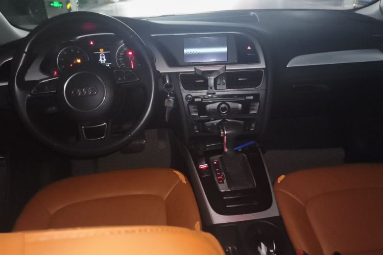 Used Audi A4L 2013 35 TFSI Automatic Standard Model Center Console