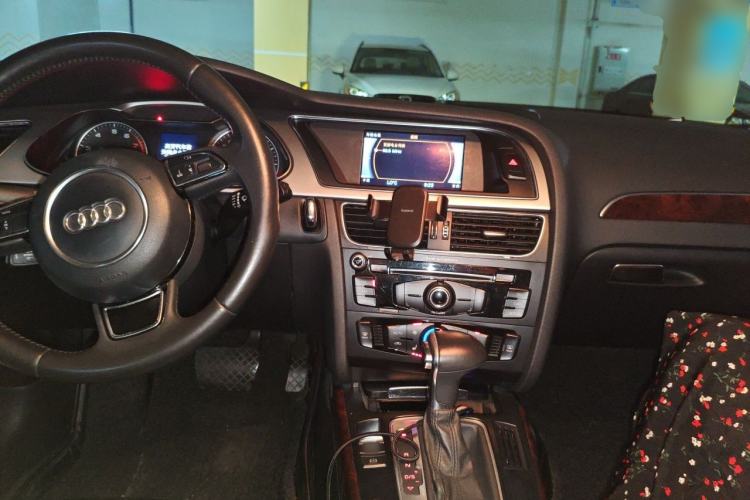 Used Audi A4L 2013 35 TFSI Automatic Comfort Model Center Console