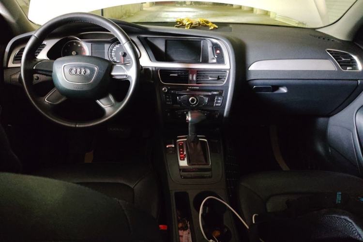 Used Audi A4L 2013 35 TFSI Automatic Standard Model Center Console