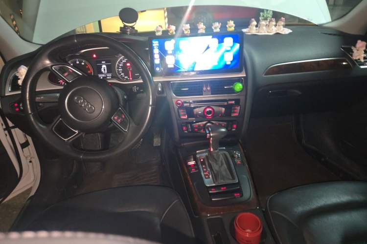 Used Audi A4L 2013 35 TFSI Automatic Comfort Model Center Console