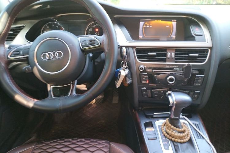 Used Audi A4L 2013 35 TFSI Automatic Comfort Model Center Console