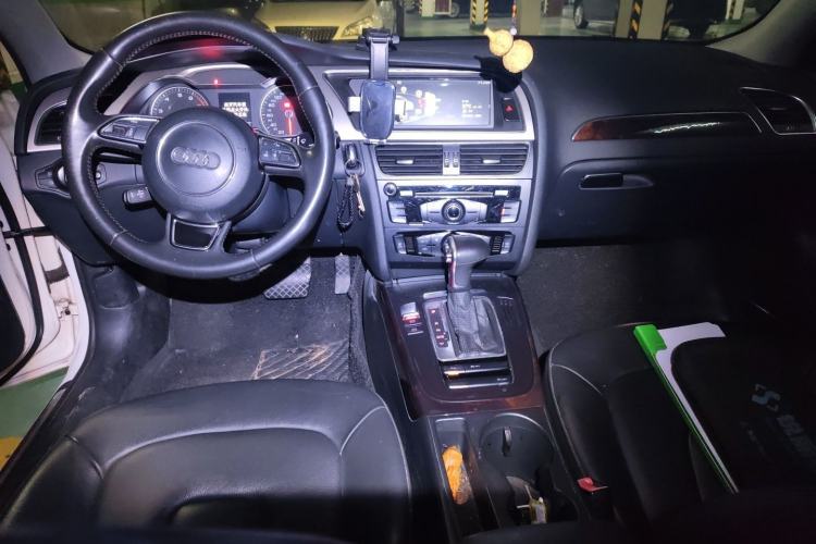 Used Audi A4L 2013 35 TFSI Automatic Standard Model Center Console
