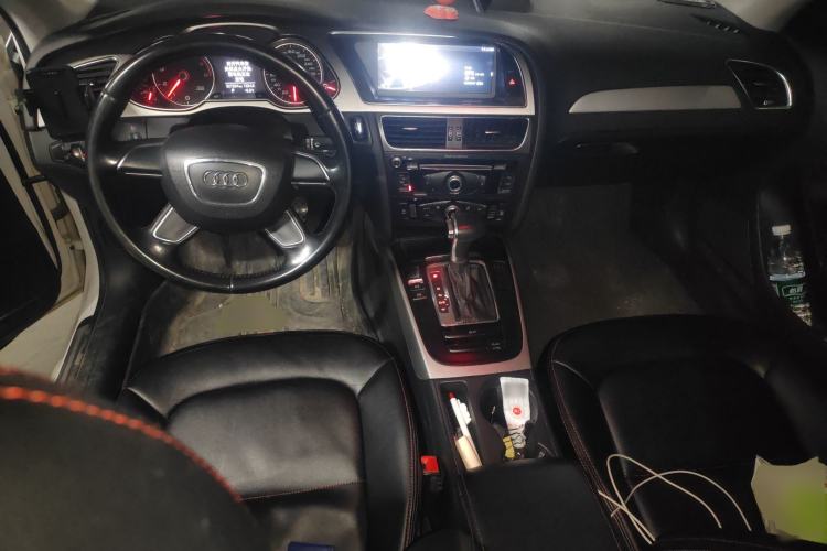 Used Audi A4L 2013 30 TFSI Automatic Comfort Model Center Console