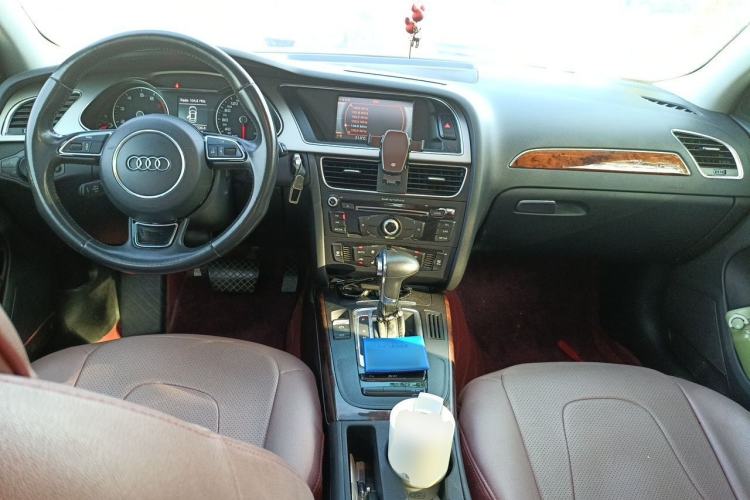Used Audi A4L 2013 35 TFSI Automatic Standard Model Center Console