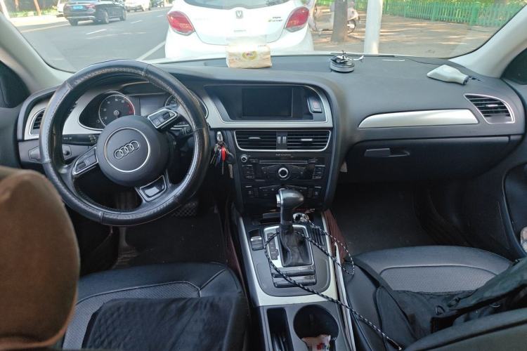 Used Audi A4L 2013 35 TFSI Automatic Standard Model Center Console